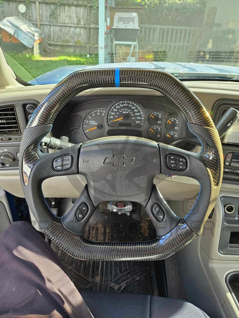 2003-2006 Chevrolet Silverado/TRAILBLAZER/Tahoe, GMC YUKON/SIERRA Carbon Fiber Steering Wheel