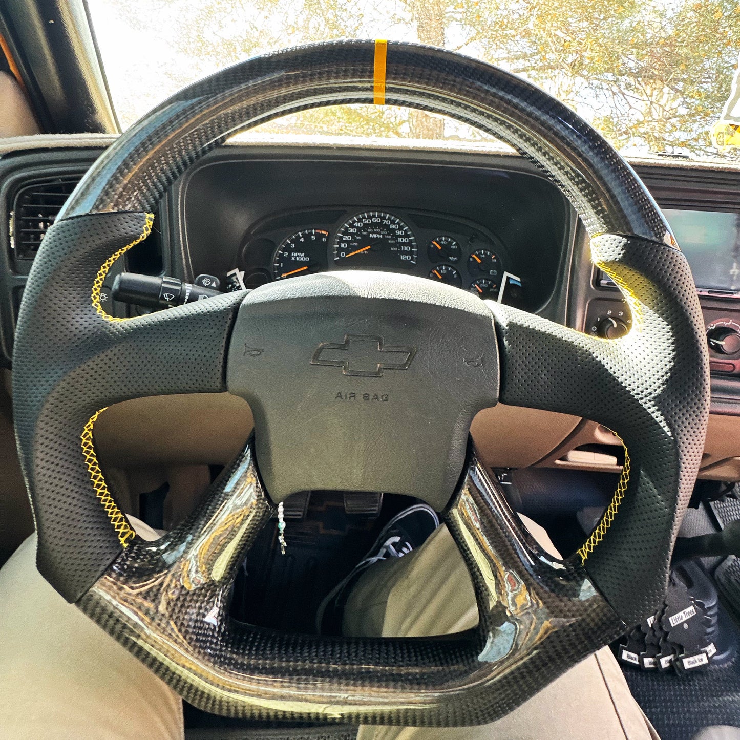 2003-2006 Chevrolet Silverado/TRAILBLAZER/Tahoe, GMC YUKON/SIERRA Carbon Fiber Steering Wheel